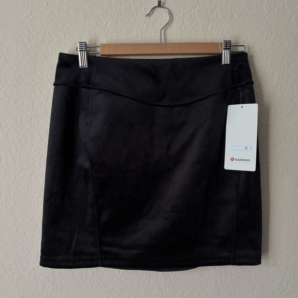 Lululemon | Women's Scuba High-Rise Velvet Mini Skirt Black Size Small NWT - Picture 3 of 8